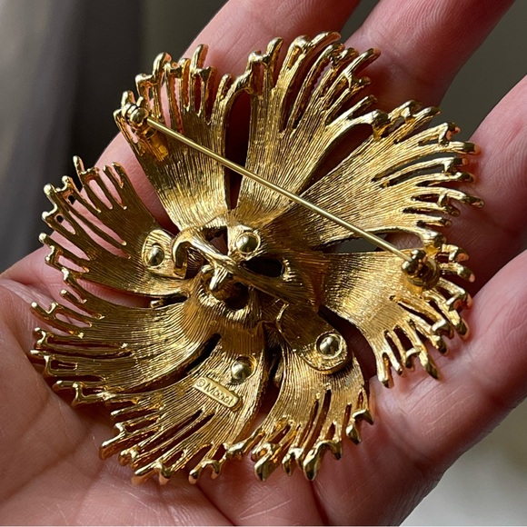 MONET | Vintage 1960's | Huge Cordelia Book Piece Floral Textured Brooch Pin - Picture 9 of 11